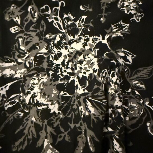 Kids Floral Black and White Leggings - Picture 2 of 3